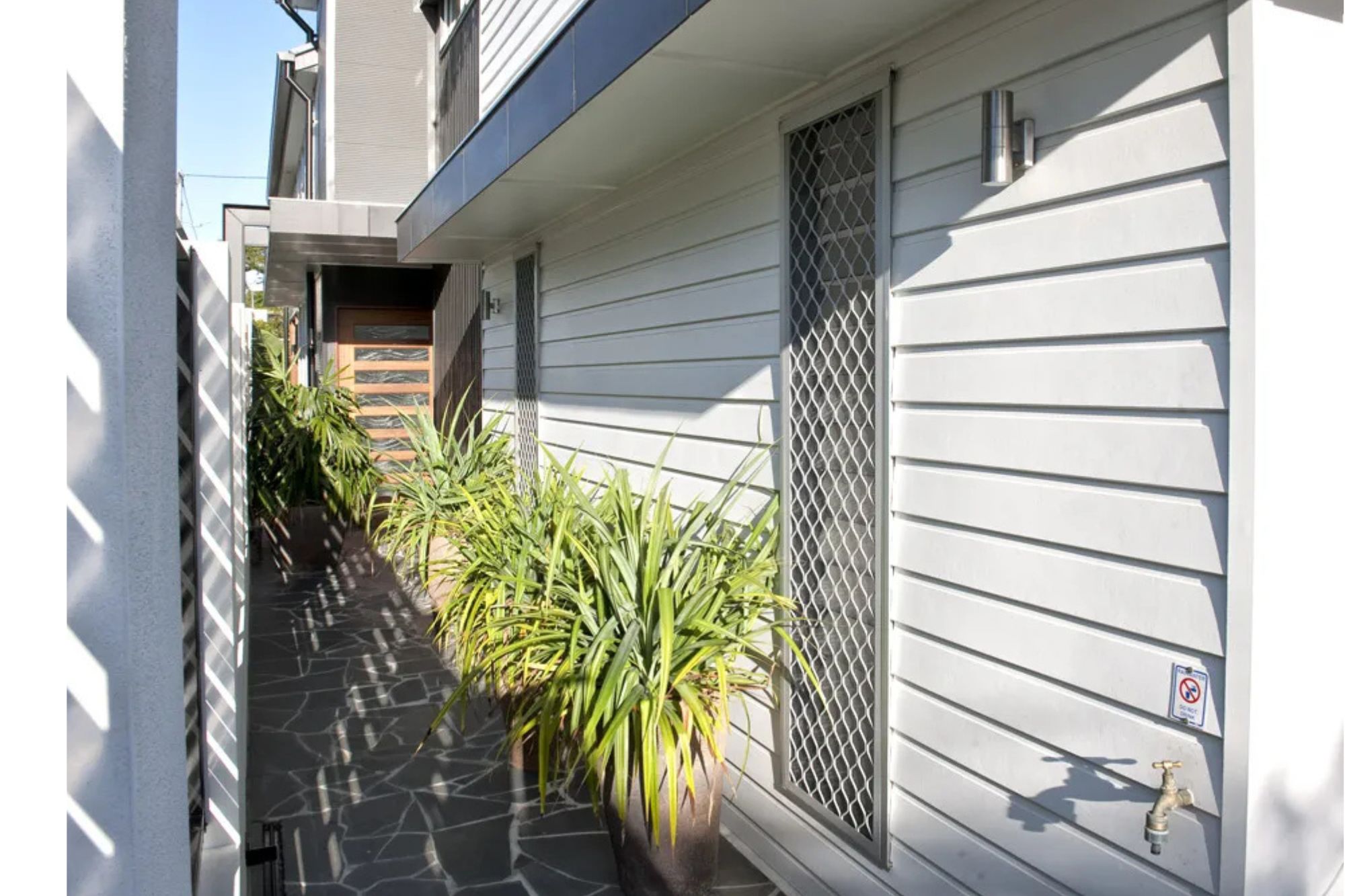 Diamond grille security window